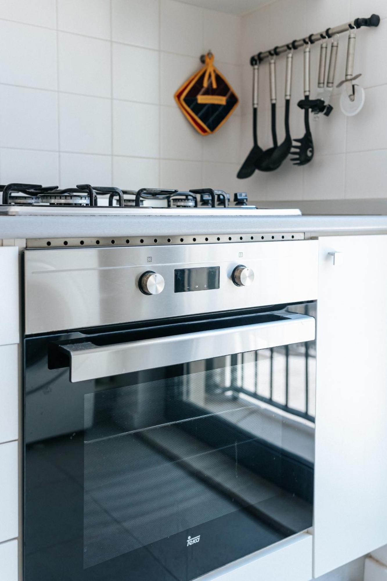 - Martim Moniz And Garage Apartment Lisbon